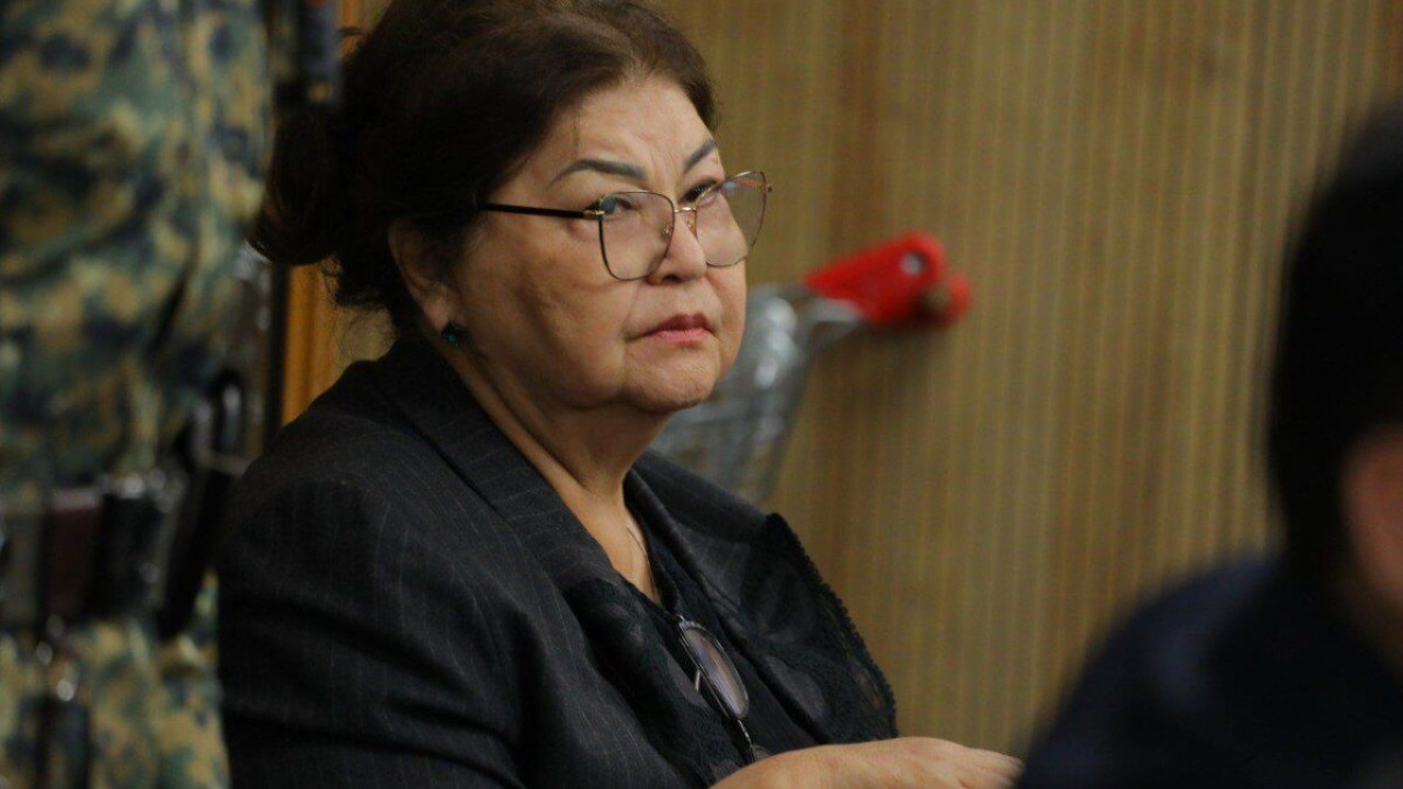 Бишімбаевтың анасының соты: Адвокаттар сот залында жанжалдасып қалды