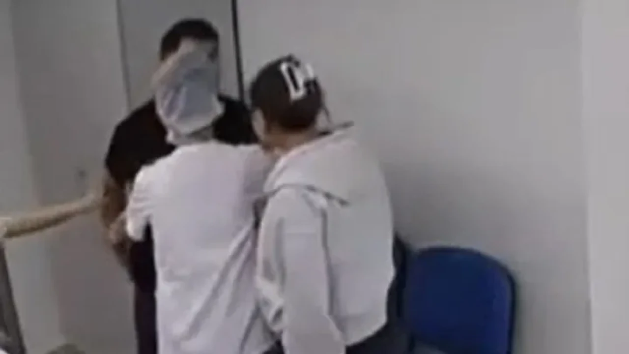 Семейде жүкті әйелге күш көрсеткен ер адам қамауға алынды