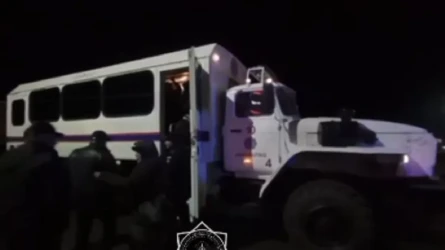 Пассажиры, выехавшие автобусом из Шымкента в Москву, едва не замёрзли в буране
