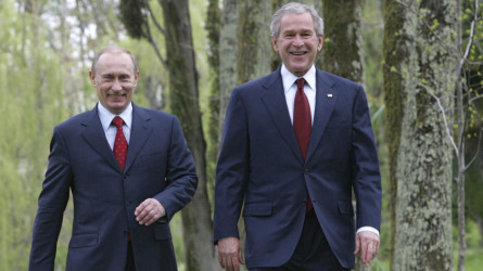 Архивы США раскрыты: Путин в 2001 году предлагал принять Россию в НАТО