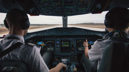 Ұшақ салонындағы күмәнді иіс: Air Astana рейсі не себепті тоқтатылды?
