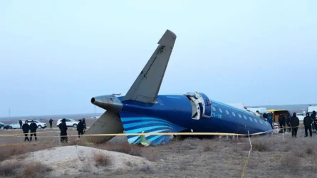Казахстан готовится завершить расследование крушения самолёта AZAL в Актау
