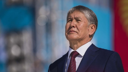 Қырғызстанда Алмазбек Атамбаев барлық мемлекеттік наградаларынан айырылды