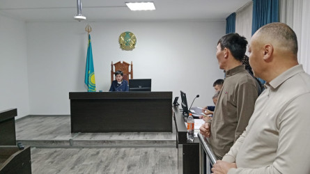 Бестеректегі 4 баланың өлімі: Сот кезінде айыпталушыға жедел жәрдем шақырылды
