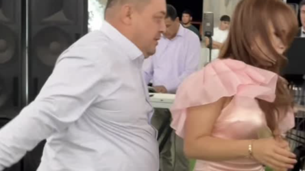 Түркістанда бұрынғы келінін тойда ұрып тастаған қайын атаға қатысты сот шешімі шықты
