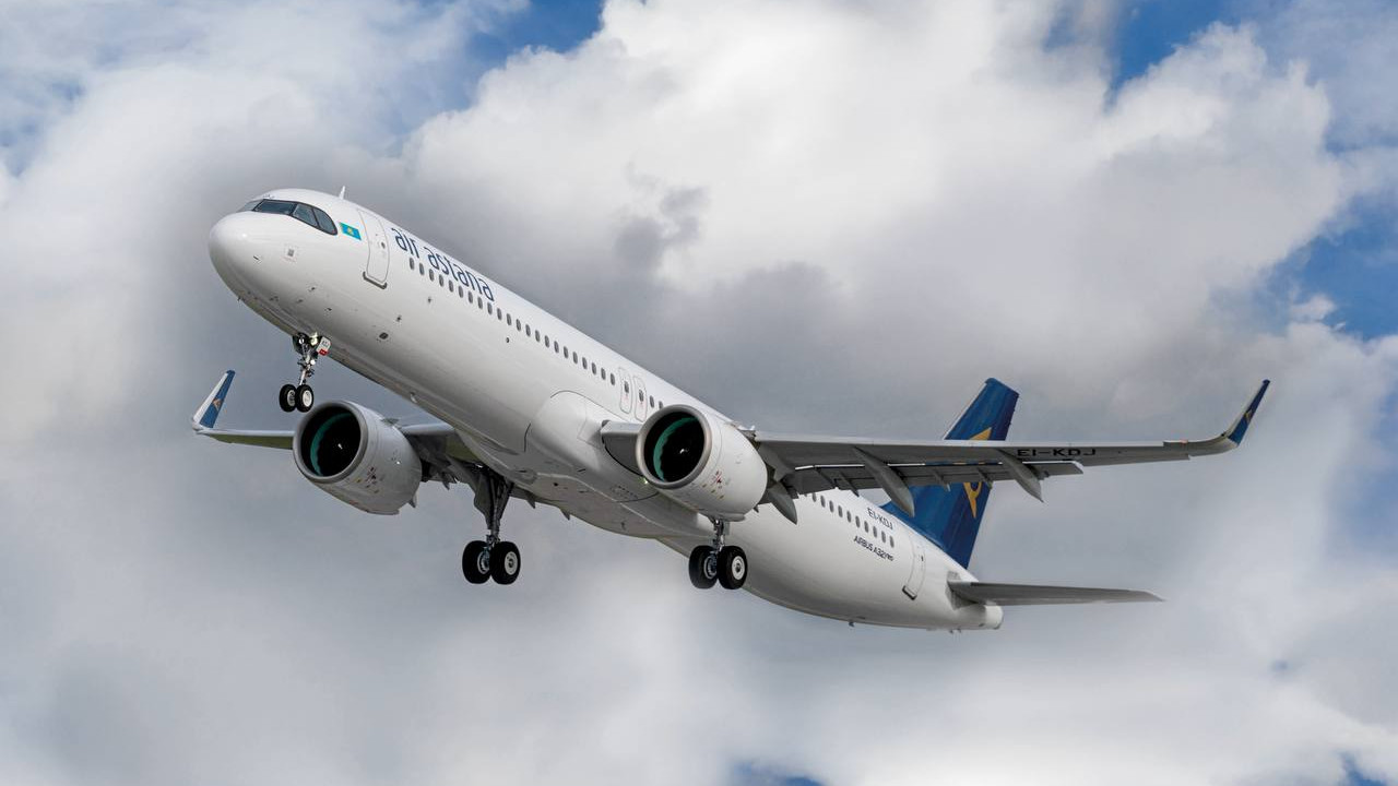 Air Astana ұшағы Делиге шұғыл қонды: жолаушылар қозғалтқыштан жарылысқа ұқсас дыбыс естіген