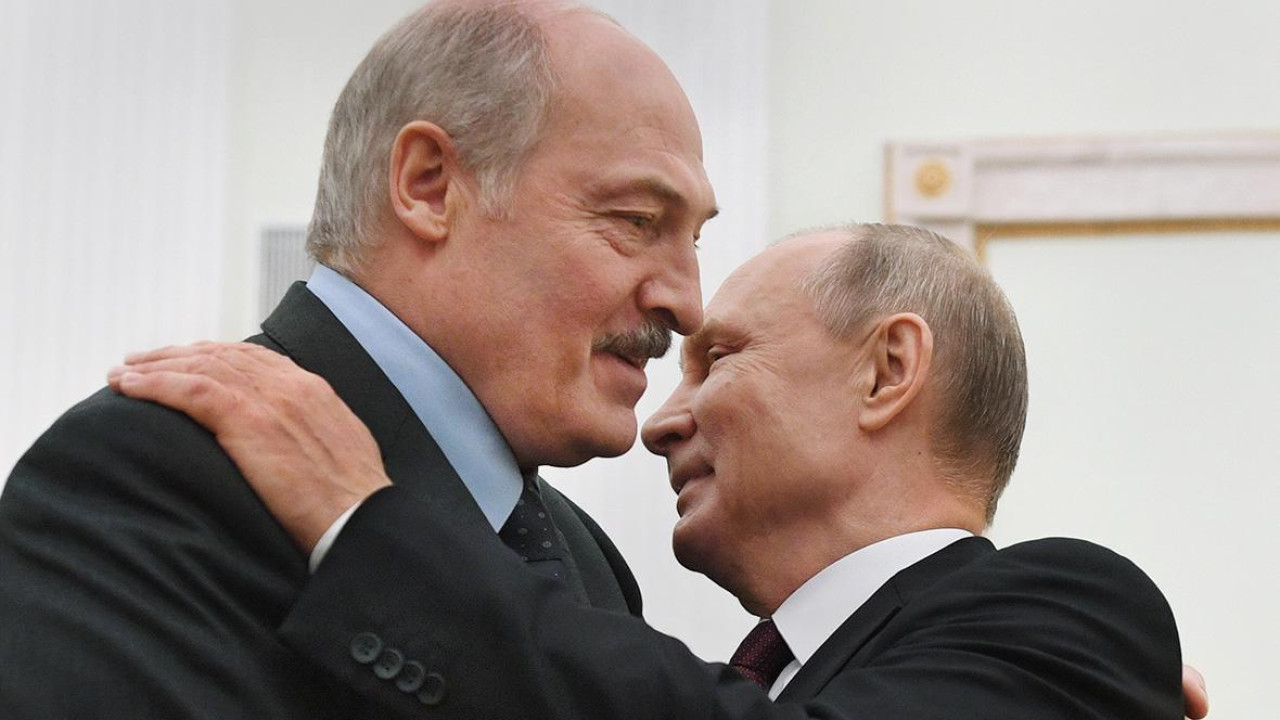 «Зеленскийдің артында кім тұр?»: Лукашенко Украинаның Путин резиденциясына жасаған шабуылын сынады