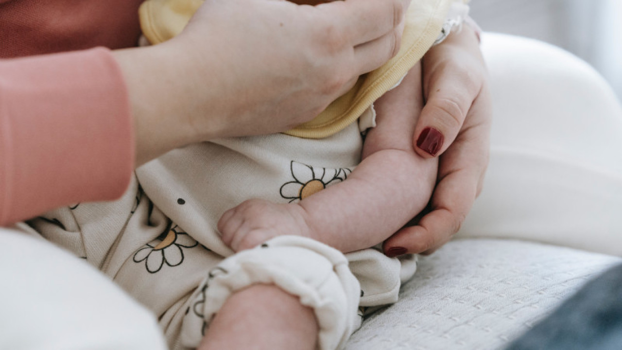 Келіншек баласының әкесі деп өзгенің күйеуін көрсеткені үшін сотқа тартылды