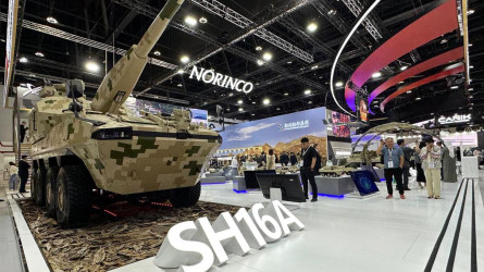 Министр обороны Казахстана Руслан Жаксылыков посетил военную выставку в ОАЭ