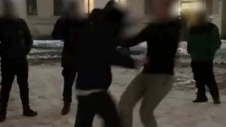 Караганде школьники подрались из-за одноклассницы: есть пострадавшие
