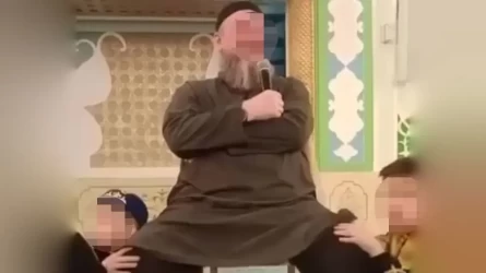 В ДУМК прокомментировали скандальное видео, где дети массируют ноги имаму медресе
