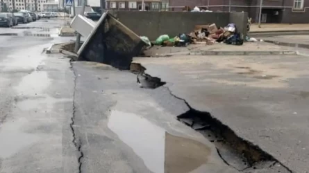 В Актау новые мусорные контейнеры ушли под землю