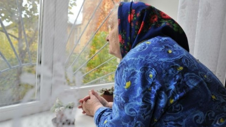 97 жастағы әже жақындарына есігін ашпай қойғаны үшін көмекке құтқарушылар келді