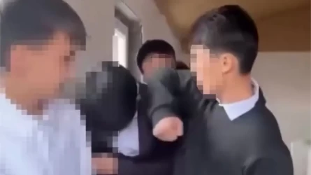 Жестокое видео со школьниками расследует полиция