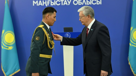 Ел Президенті ұландықты марапаттады