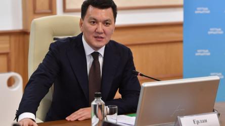 Ерлан Қарин: «Билік қазақ тіліне қиянат жасады» деу – бос әңгіме, даурықпа сөз