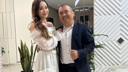 «Көзге шөп салған адамды кешіру ақылға сыймайды»: Екатерина Жолбарыс отбасылық фотоларын жариялады