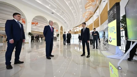 Президенту показали новую систему управления светофорами в Шымкенте