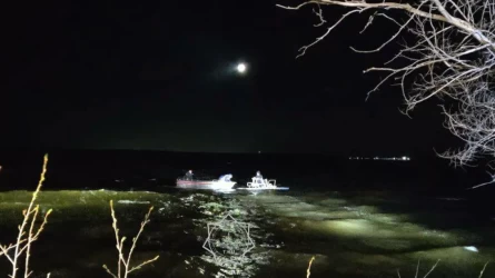 В Бурабае пятерых детей унесло на катамаране