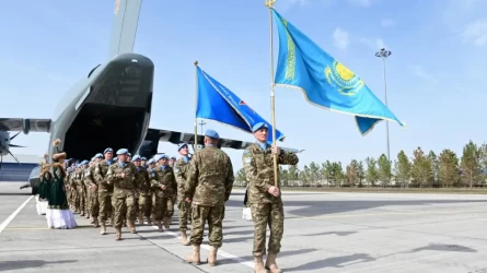 Президент наградил казахстанских миротворцев