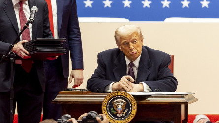 Екі жақты татуластыруға тыраштанып жүрген Трамп Ресей мен Украина президенттерінен көңілі қалғанын айтты