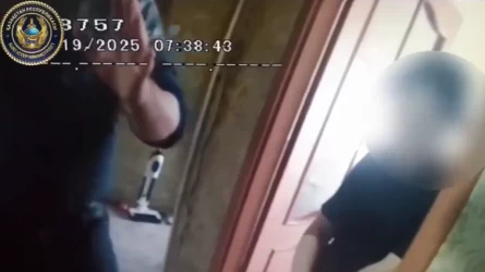 Павлодарлық еркек полиция қызметкерін пышақтап тастады