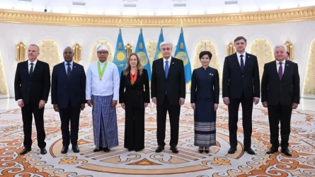 Президент принял верительные грамоты от новых послов семи стран