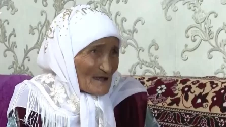 «Ауырдым дегенін естіген жоқпыз»: Еліміздің 115 жастағы ең қарт тұрғыны қара жұмысқа әлі тың екенін айтты (видео)
