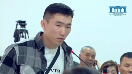 «Төбелес біткен тұста пышақ ұстаған бір топ жігіт келді»: Шерзаттың досы сотта куәлік берді