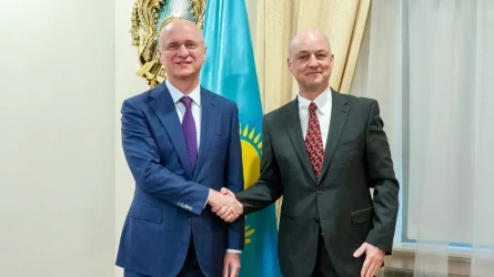 Запуск производства в Костанае обсудил Роман Скляр с главой John Deere