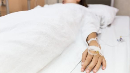 Шиеліде 42 жастағы келіншектің қолын мұғалім күйеуі балталап тастаған