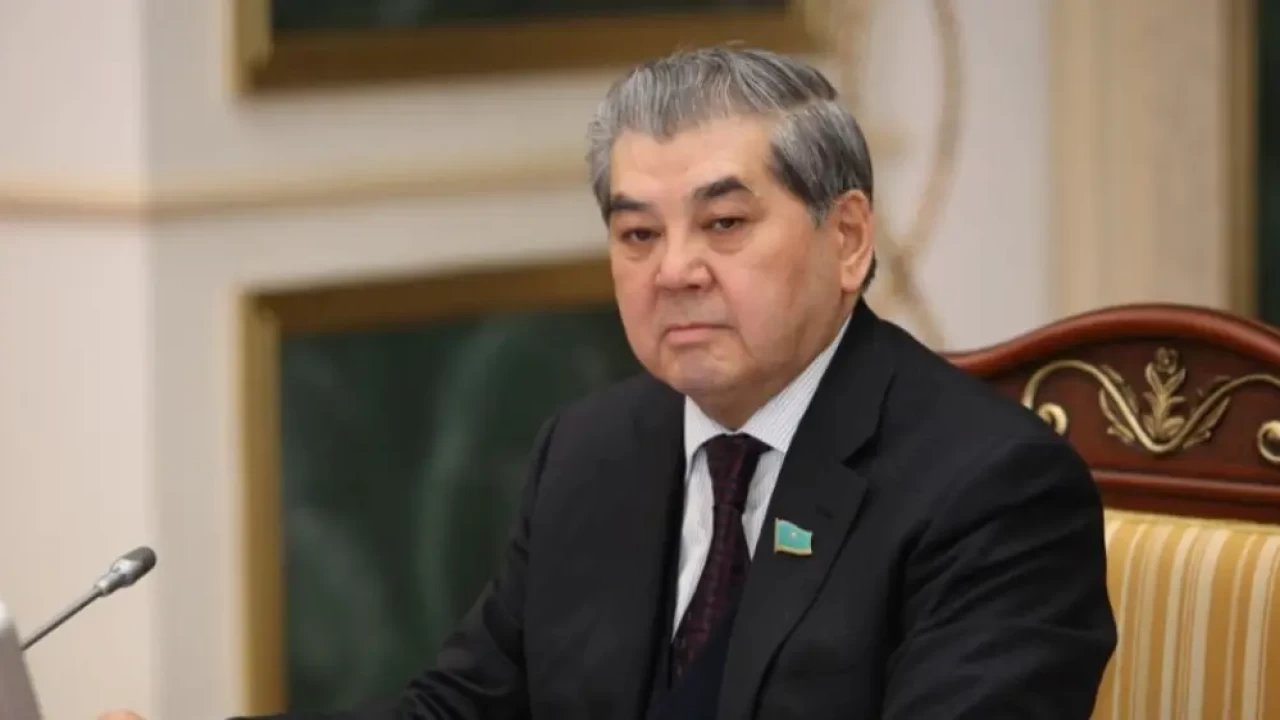 Президент наградил Куаныша Султанова