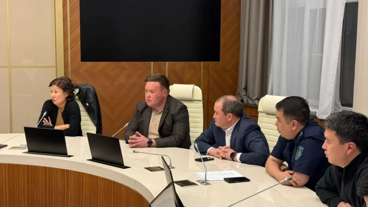 Выброс неизвестного вещества в Усть-Каменогорске пугает жителей города