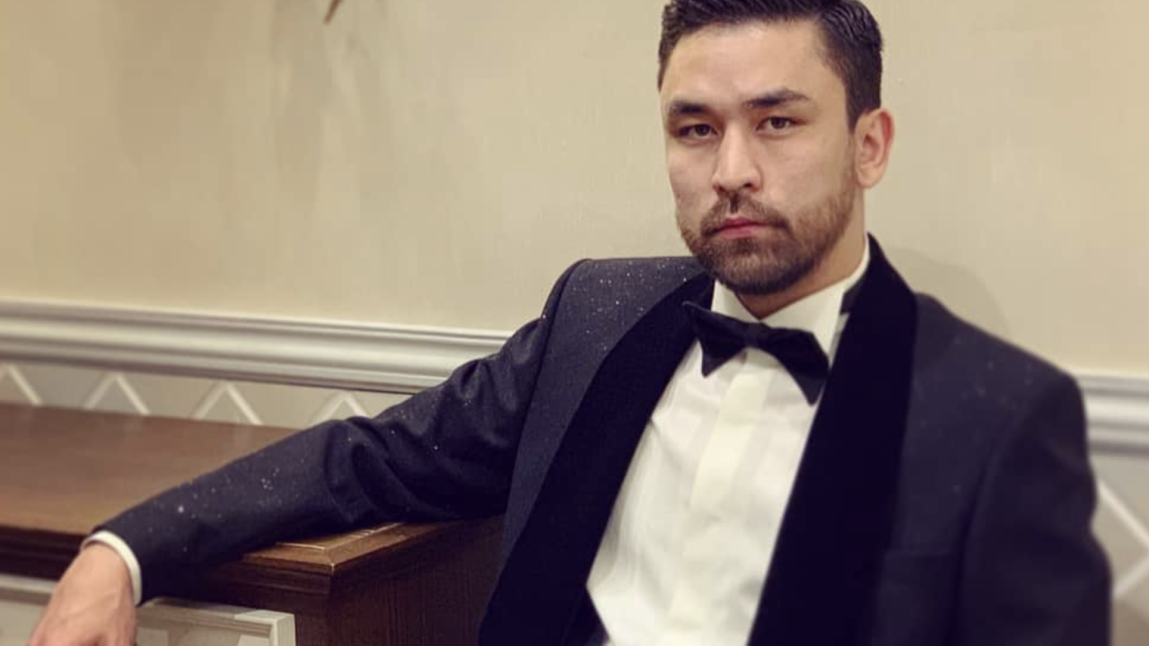 «Маған да берген жоқ»: Әнші Amre атақ бермегені үшін ренжіп қалды