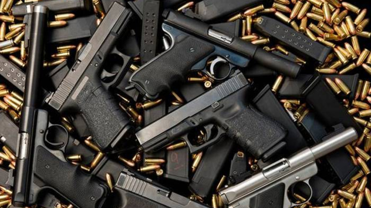 В Алматы осудили полицейских торговавших списанным оружием