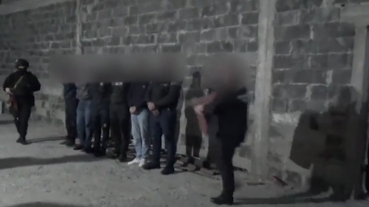 Со взяткой в 200 тысяч долларов был задержан налоговик