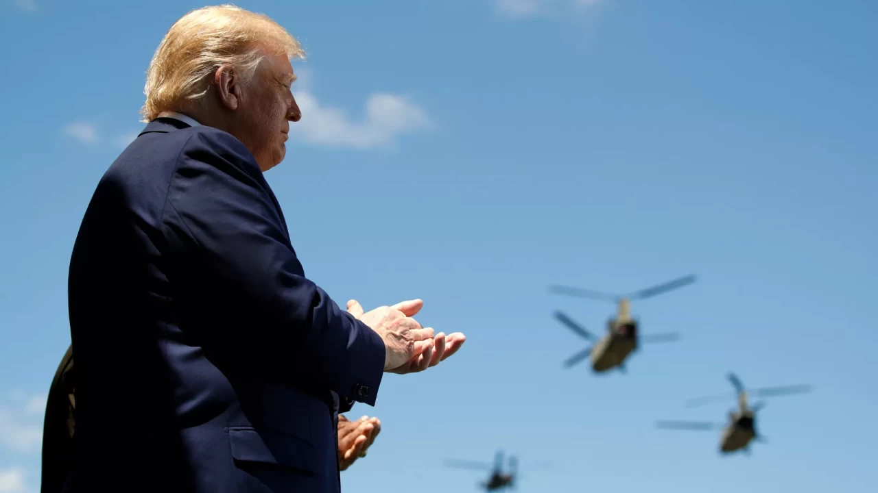 Трамп өз туған күнінде әскери парад өткіземін деп елді күлкіге қарық қылды