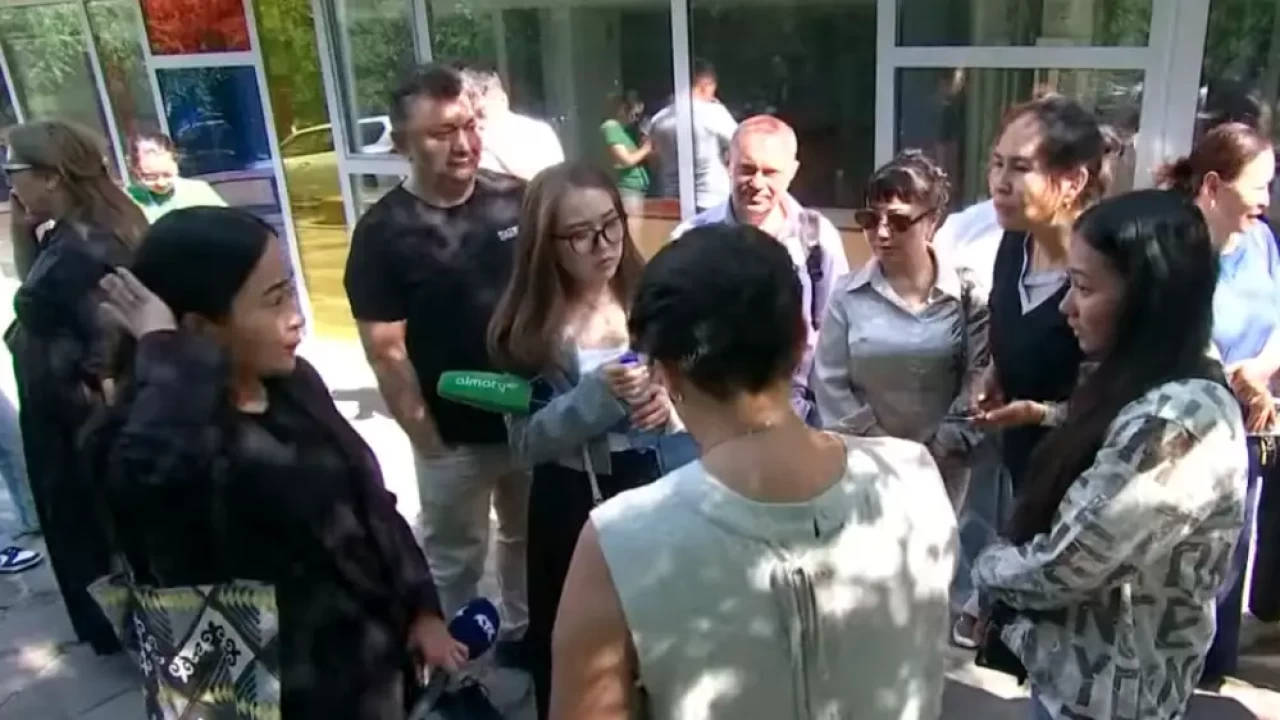 В Алматы сотни абитуриентов оказались жертвами обмана