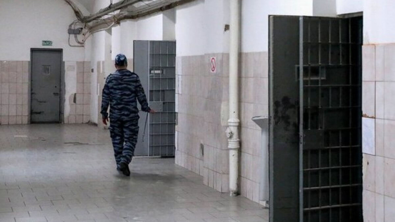 «Қыздың әке-шешесі – әкімнің достары»: Ауылдың бұрынғы әкімі қыз зорлады деген күдікке ілінді