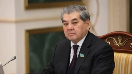 Президент наградил Куаныша Султанова