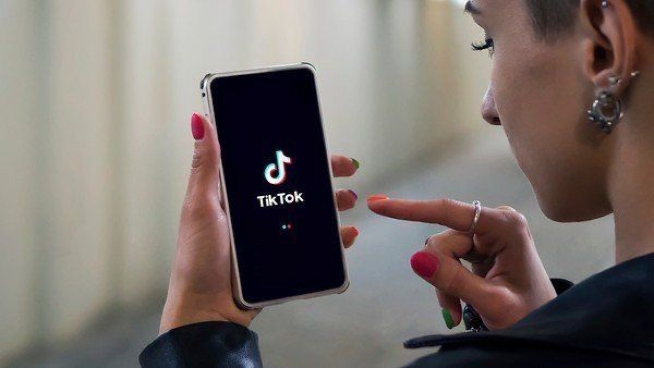 Көбірек жекелендіру: TikTok ұсыныстар арнасында контентті басқарудың жаңа функцияларын ұсынды