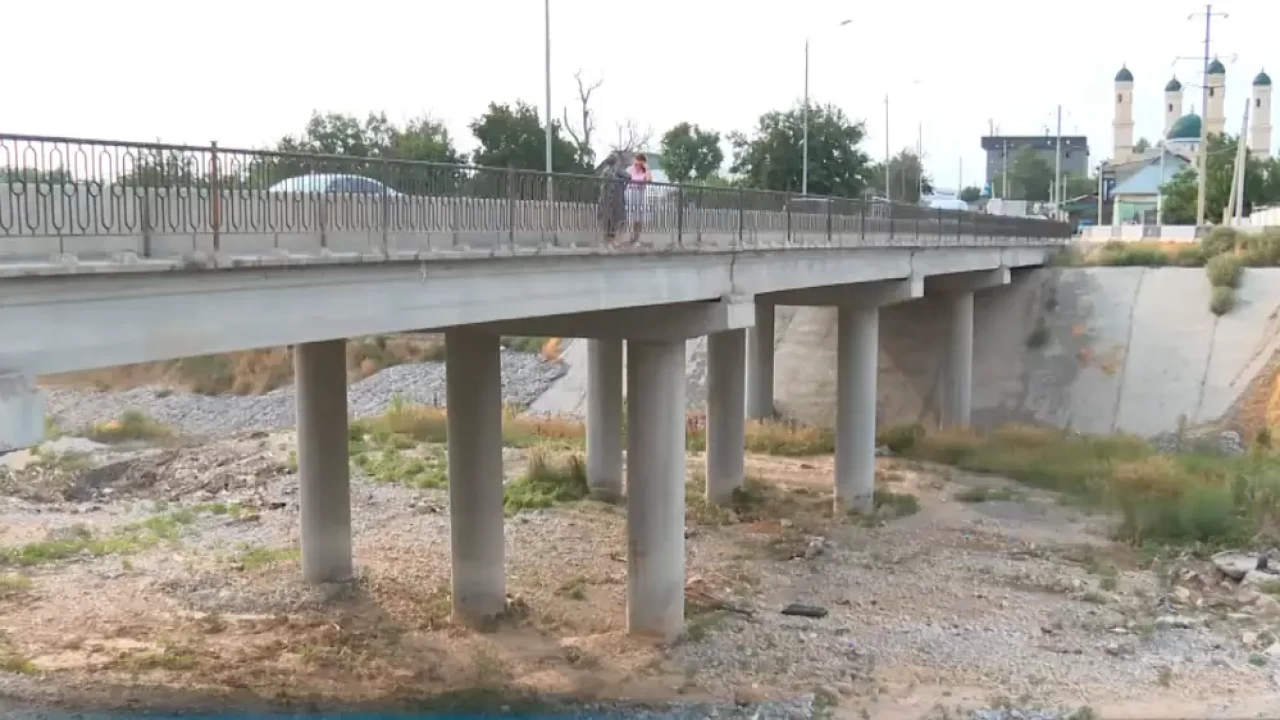 В Туркестанской области полностью пересохло нижнее течение реки Сайрам су