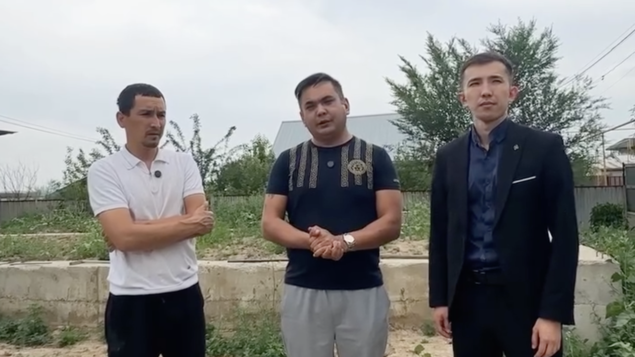 «Ешкім хабарласқан жоқ»: Шерзаттың отбасына уәде етілген баспана үшті-күйлі жоқ (ВИДЕО)