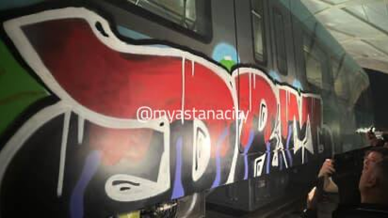 Сағындырған LRT… Астаналық бұзақылар LRT вагондарына сурет салып кеткен