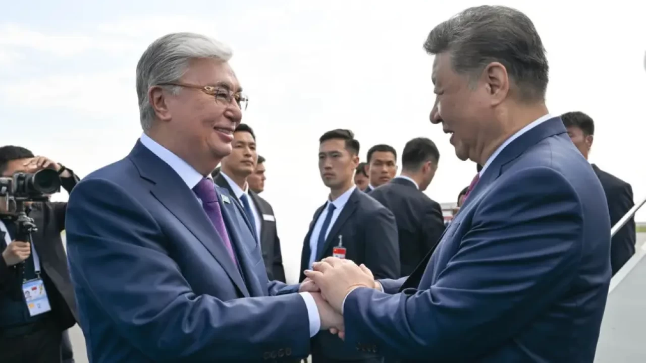 Токаев проводил Си Цзиньпина в аэропорту