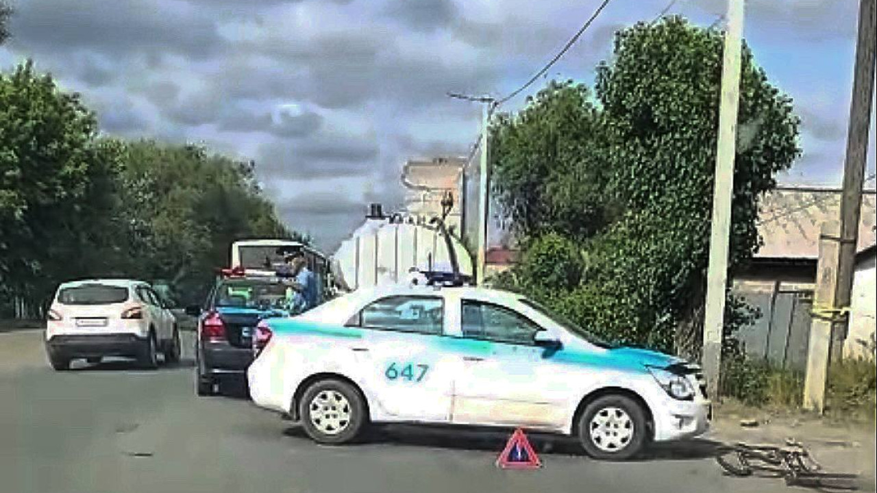 Семейде КамАЗ жүргізушісі велосипедшіні қағып өлтірді