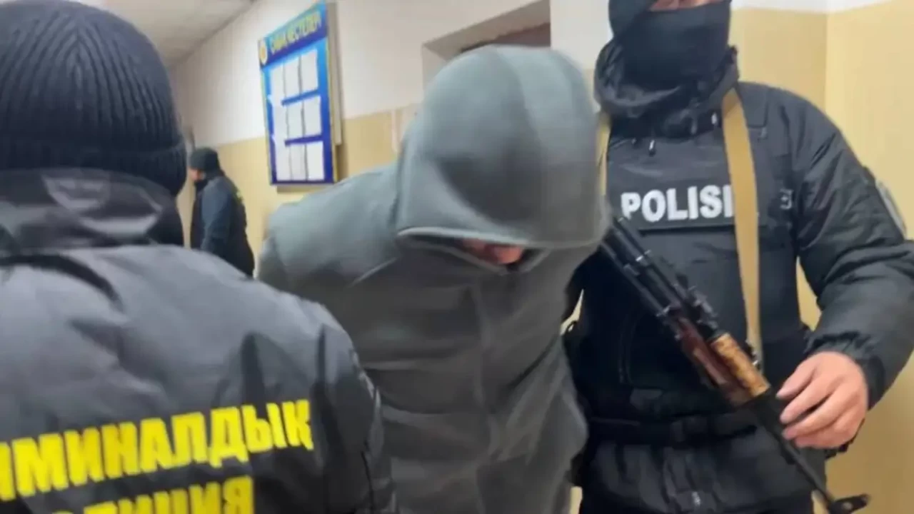 Өскеменде ер адамды өлтіріп, мәйітін аурухана маңына тастап кеткендер ұсталды