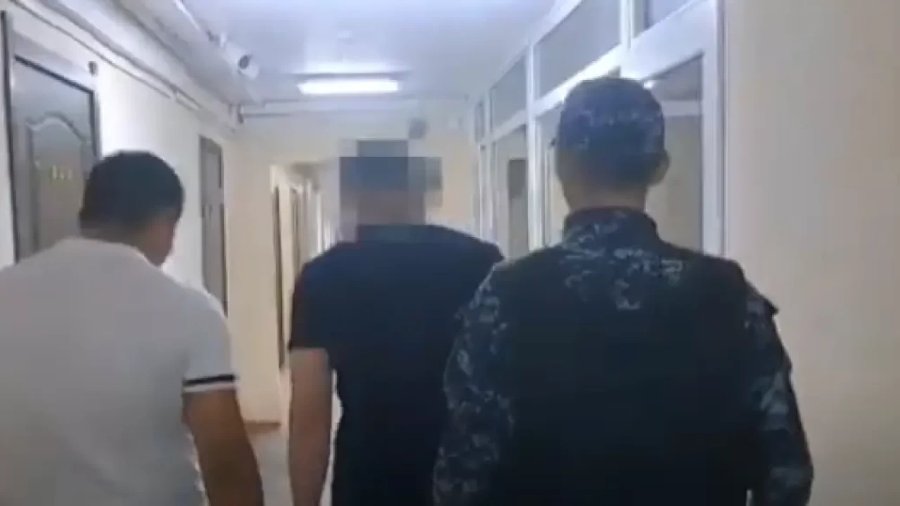 В Караганде мужчина напал на врачей детской больницы