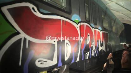 Сағындырған LRT… Астаналық бұзақылар LRT вагондарына сурет салып кеткен