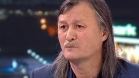 «Мас күйде таксиге отырып, анама бардым»: Ұлықпан Жолдасов Садраддиннің әндерін сынға алды
